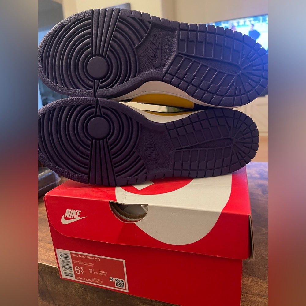 Big Kids Nike High Top Dunks “Lakers” colors - Picture 5 of 6